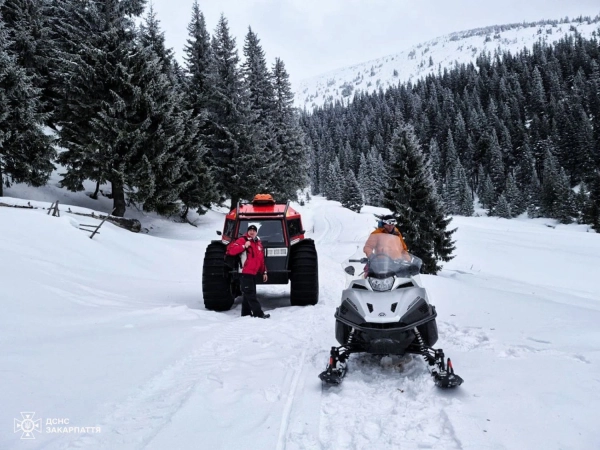 Туристичний екстрим на Чорногорі: двоє мандрівників ледь не замерзли, рятуючись від обмороження 10 Туристичний екстрим на Чорногорі: двоє мандрівників ледь не замерзли, рятуючись від обмороження 8