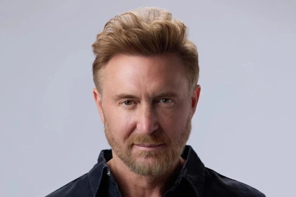 Головна 88 Девід Гетта в 58: перші кадри з його новонародженим сином…