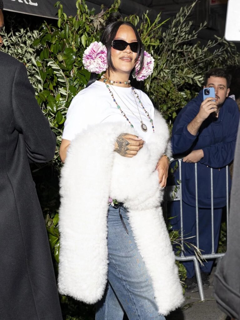 Ріанна вражає: новий образ в стилі Dior Couture вже на подіумі 9