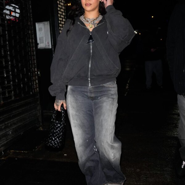 Головна 91 5 неочікуваних відтінків джинсів, що освіжать ваш весняний гардероб