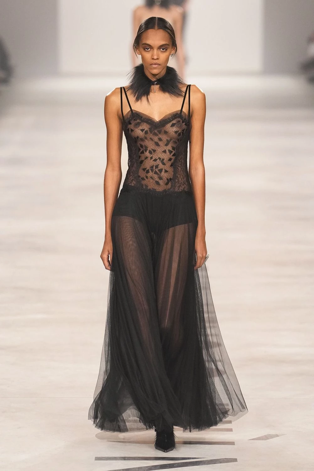 Fendi відзначає нову еру: дебютна колекція Марії Грації К'юрі "Менше я, більше ми"17