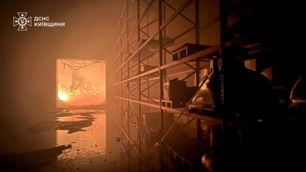 Безпілотники атакували склад Roshen у Яготині: сталася масштабна пожежа 13