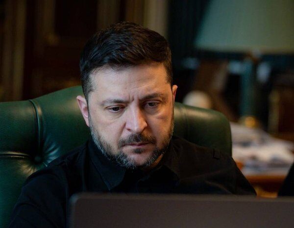 Головна 93 Як починає робочий день Зеленський під час війни: ранній підйом…
