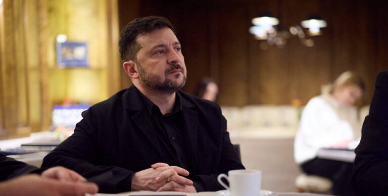 Зеленський озвучив ключові умови США та Росії: Запорізька АЕС та Донбас позаду 7 Зеленський озвучив ключові умови США та Росії: Запорізька АЕС та Донбас позаду 6