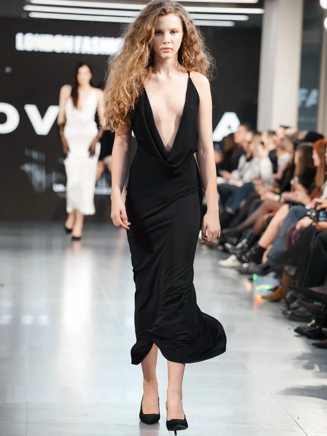 Українські дизайнери запалили подіуми London Fashion Week: найяскравіші моменти 18 Українські дизайнери запалили подіуми London Fashion Week: найяскравіші моменти7