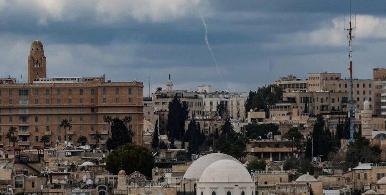 Українці в Дубаї: як скуповують воду та туалетний папір на тлі ажіотажу в ОАЕ 8