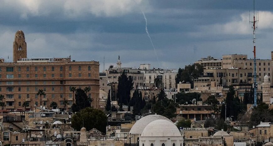 Головна 96 Українці в Дубаї: як скуповують воду та туалетний папір на тлі ажіотажу в ОАЕ