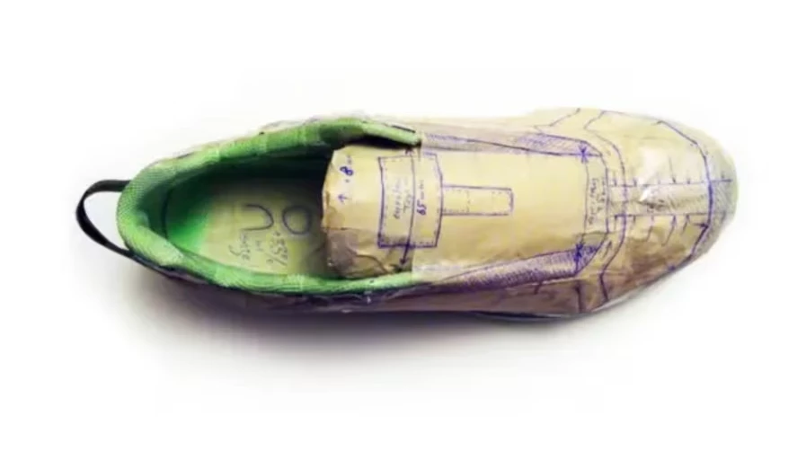 Перші зразки кросівок ON1