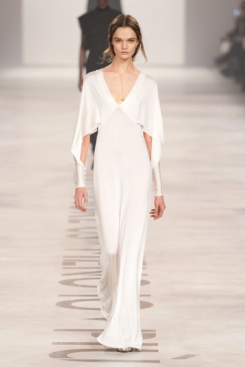 Fendi відзначає нову еру: дебютна колекція Марії Грації К'юрі "Менше я, більше ми"16