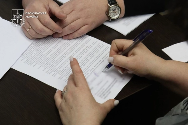 Закарпаття: викрито медиків, що "лікували" туберкульоз за 11 500 доларів 9 Закарпаття: викрито медиків, що "лікували" туберкульоз за 11 500 доларів 7