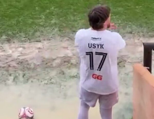 Олександр Усик дебютував у футболі:…