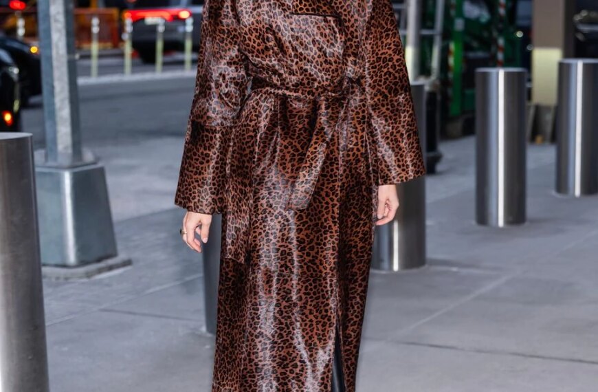 Секрет популярності пальто серед зірок: чому його обирають усі?