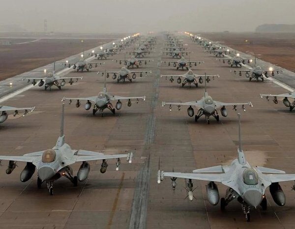 Українська ескадрилья F-16: льотчики з усього світу вступають у бій