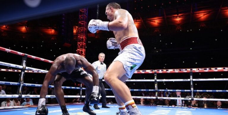 WBC назвав нокаут Усика над Дюбуа найкращим у 2025 році 13