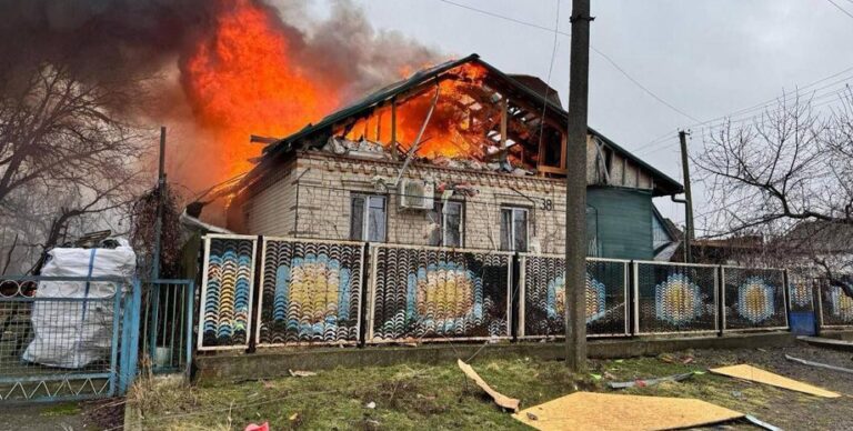 Ворог вдарив по Запоріжжю: стало відомо про жертви та постраждалих 36 Ворог вдарив по Запоріжжю: стало відомо про жертви та постраждалих 7