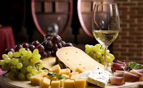 Розкрий секрети винних пар: інтуїтивне поєднання їжі та напоїв