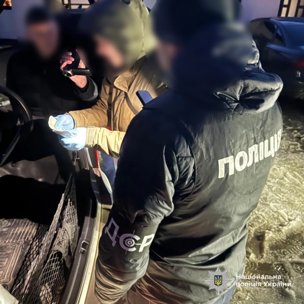 Звільнені від відповідальності: на Волині спіймали на хабарі посадовців ТЦК