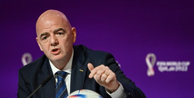 Президент ФІФА пропонує шлях для повернення Росії до світового футболу 8