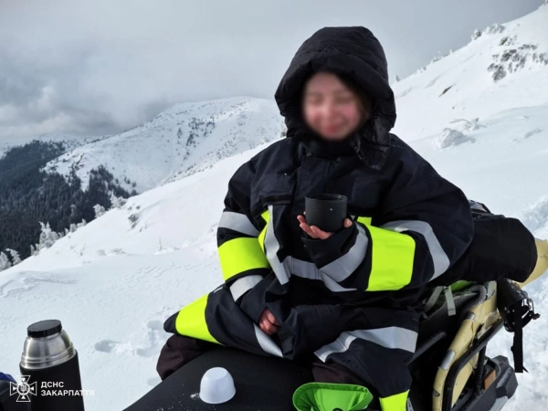 Туристичний екстрим на Чорногорі: двоє мандрівників ледь не замерзли, рятуючись від обмороження 7 Туристичний екстрим на Чорногорі: двоє мандрівників ледь не замерзли, рятуючись від обмороження 5