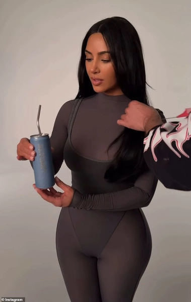 Кім Кардаш'ян випустила енергетик: зірка в огні критики через рекламні фото 12 Кім Кардаш'ян випустила енергетик: зірка в огні критики через рекламні фото 10