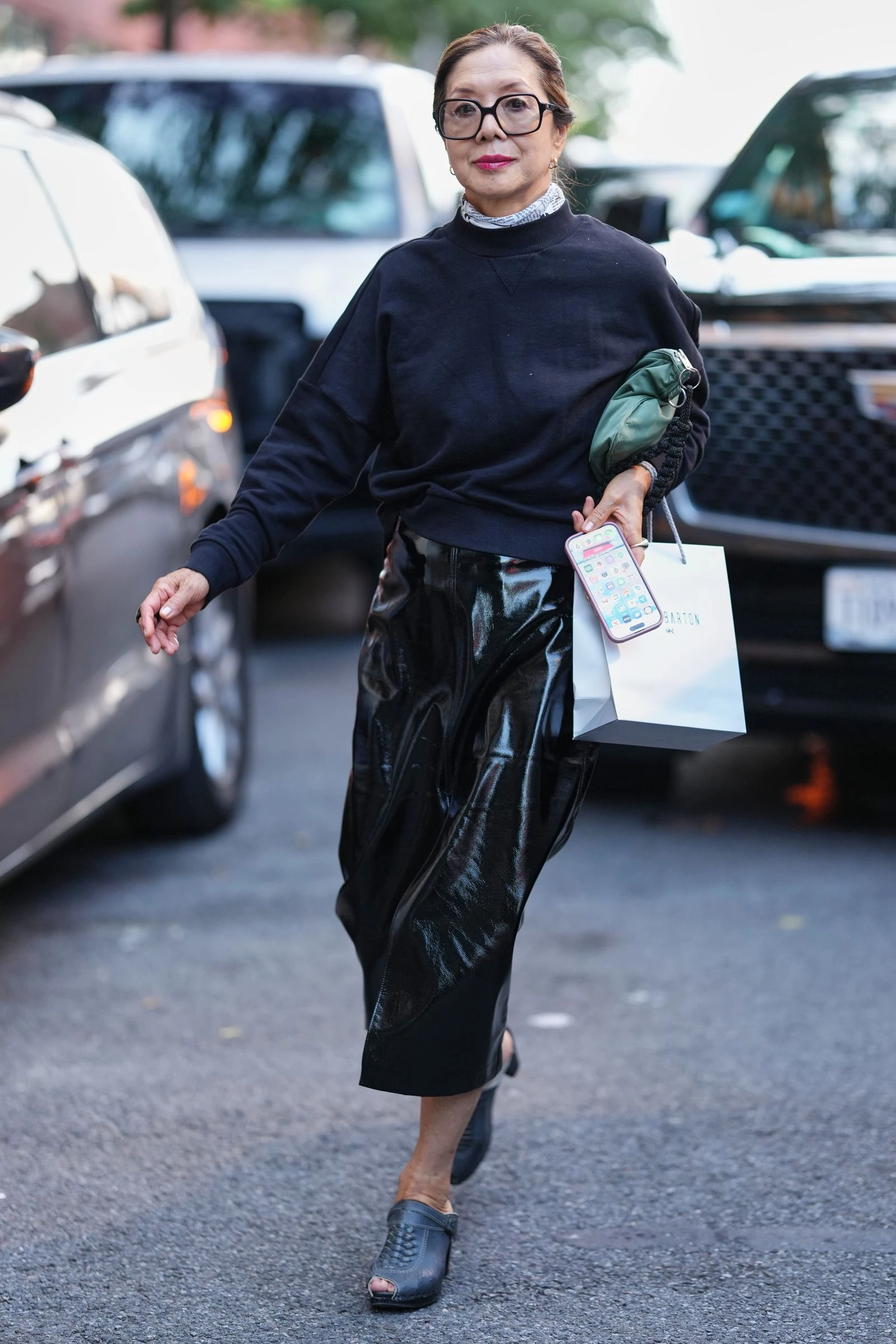 Шкіряна спідниця: новий тренд, який варто додати до свого образу цього сезону 10 Шкіряна спідниця: новий тренд, який варто додати до свого образу цього сезону7