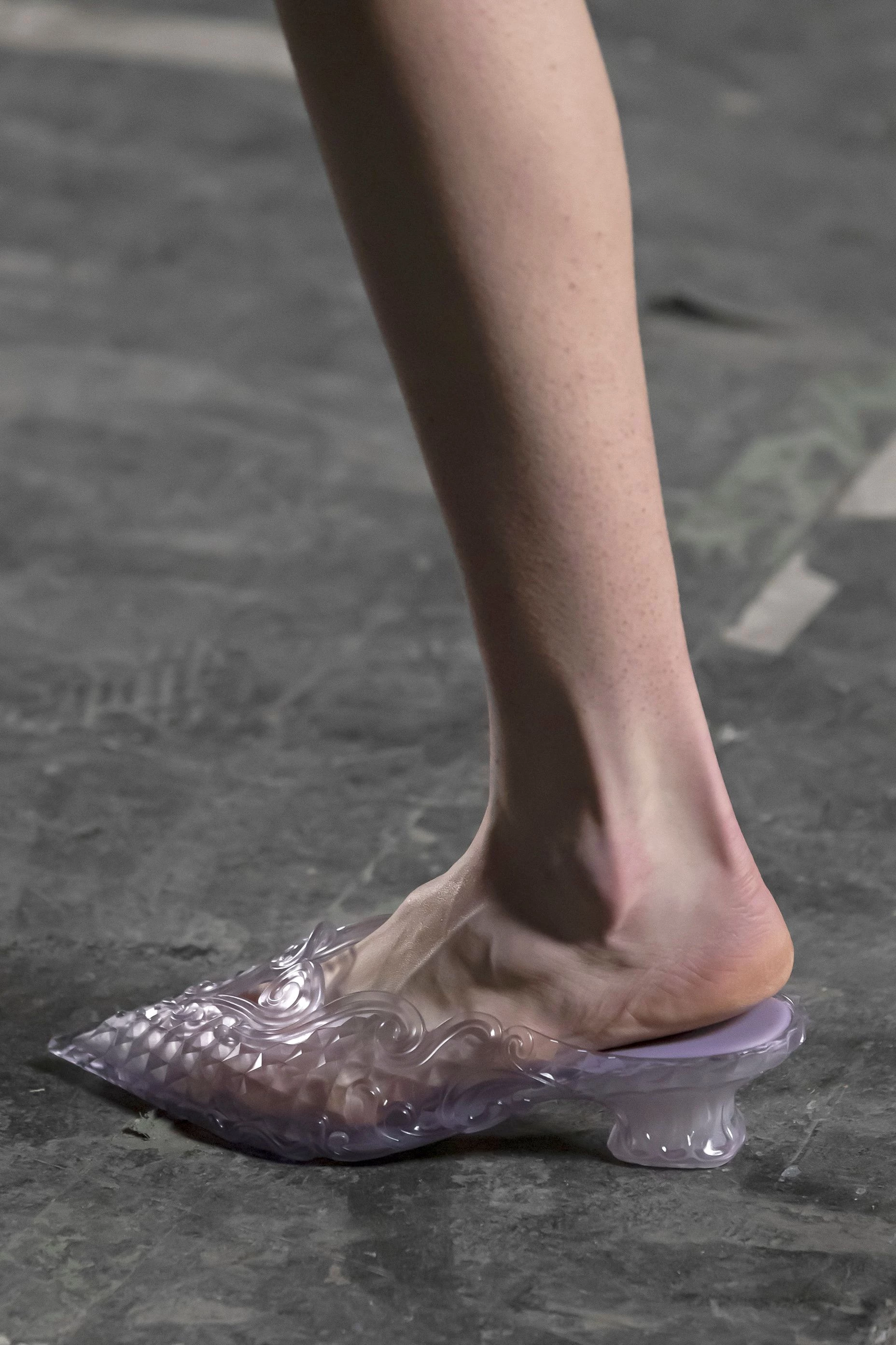 Найбільш приголомшливі пари взуття, що підкорили історію моди 25 Найбільш приголомшливі пари взуття, що підкорили історію моди6