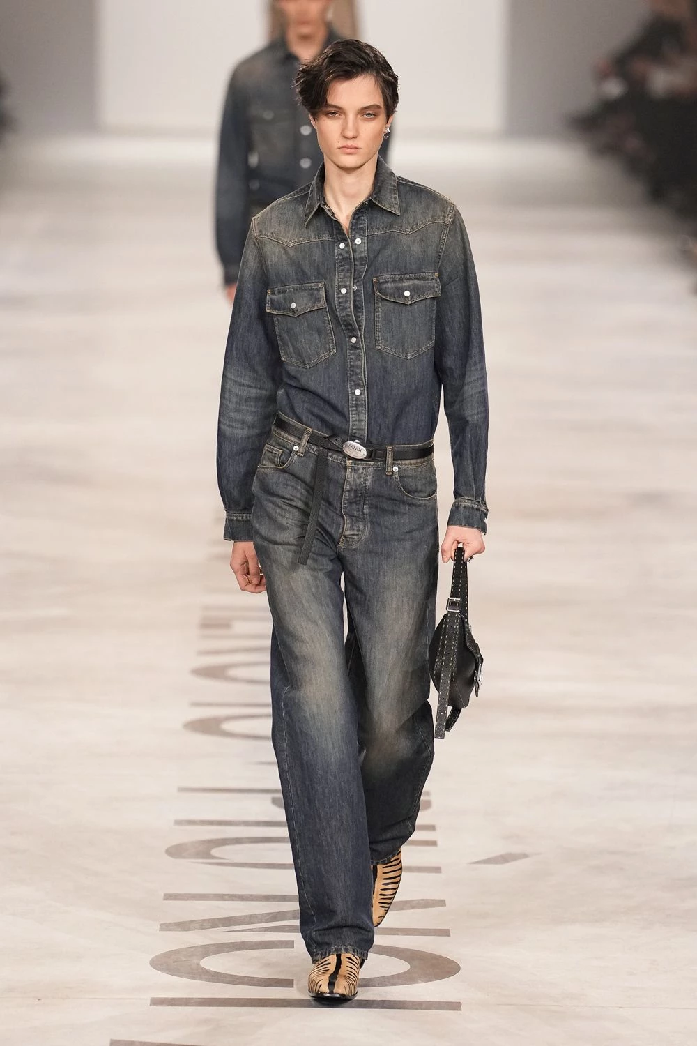 Fendi відзначає нову еру: дебютна колекція Марії Грації К'юрі "Менше я, більше ми"9