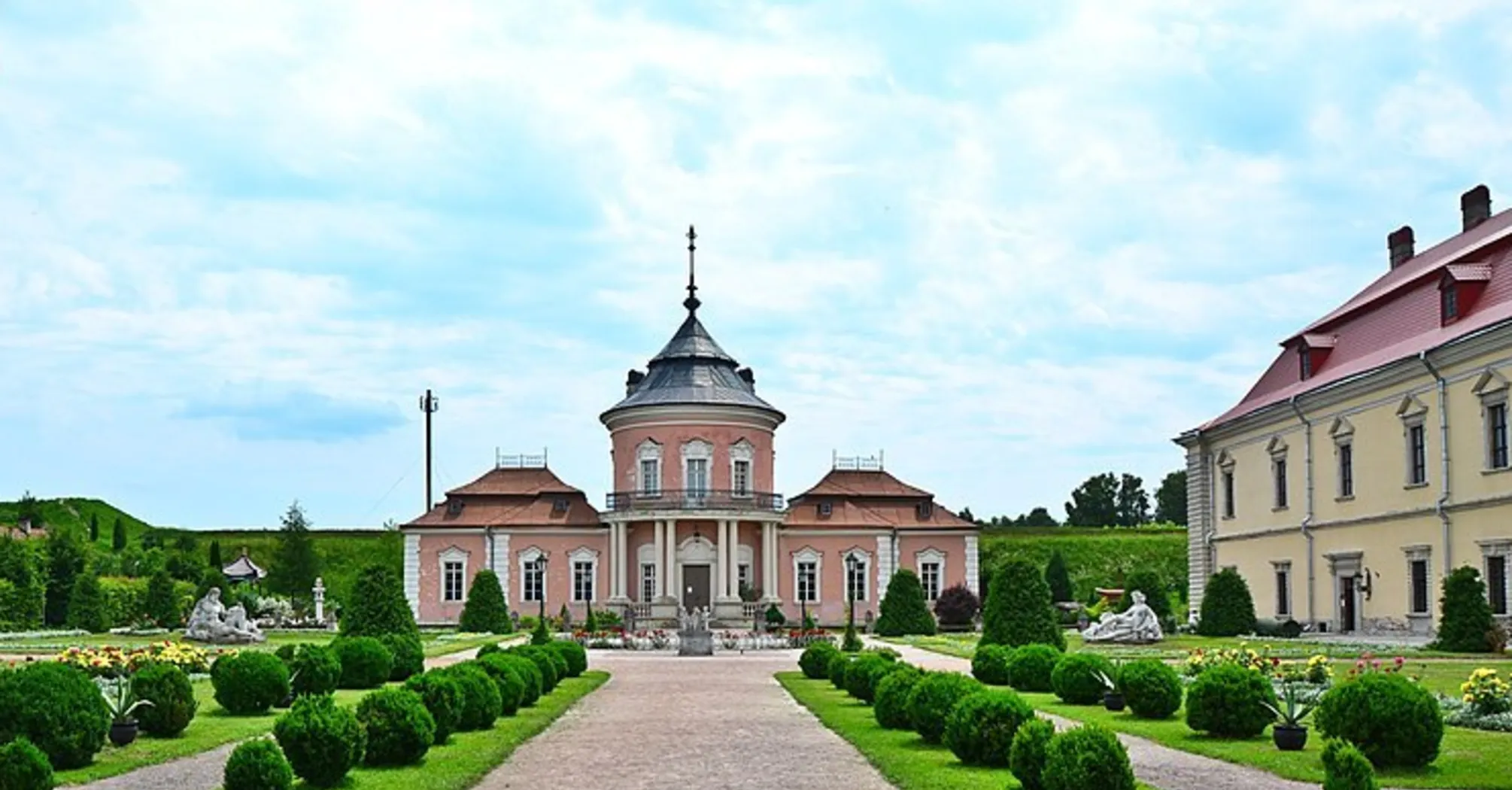 Розкрий таємниці Золотої Підкови: Олеський, Підгорецький та Золочівський замки чекають на тебе!