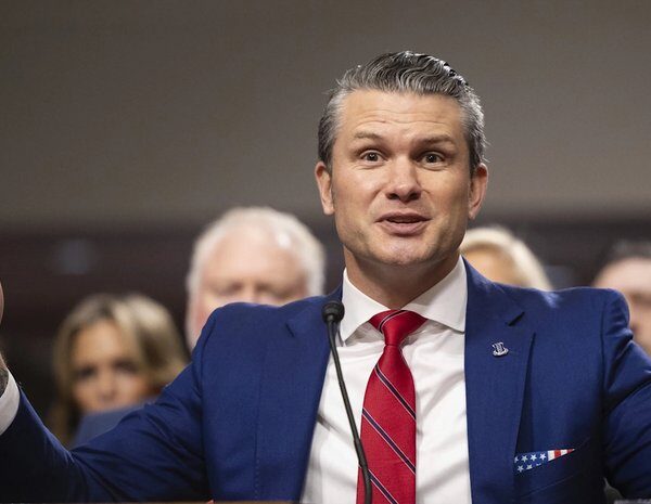 Чому США вагаються з передачею зброї Україні: позиція Гегсет