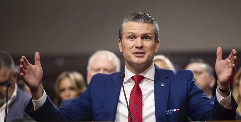 Чому США вагаються з передачею зброї Україні: позиція Гегсет 4