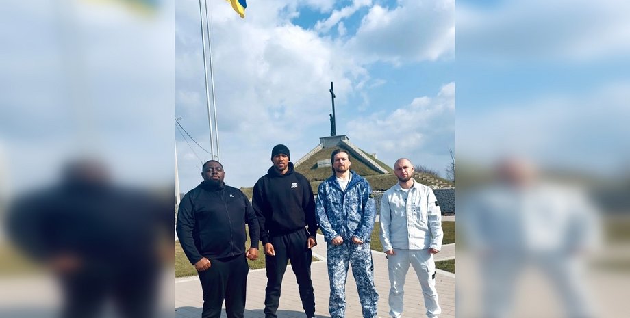 Українські пригоди Усика та Джошуа: як чемпіони підкорили Львів та Київ 2