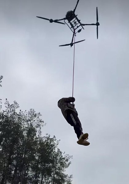 Пілот DJI злетів з людиною на борту: керування дронами заборонено назавжди 5