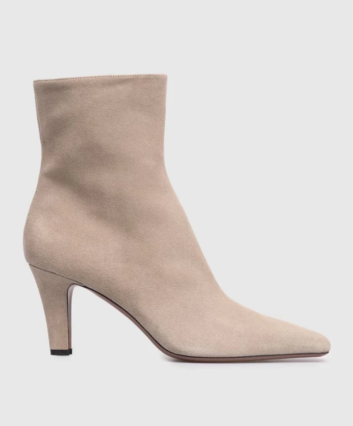 Замшеві ботильйони: знайди свій ідеальний стильний образ10