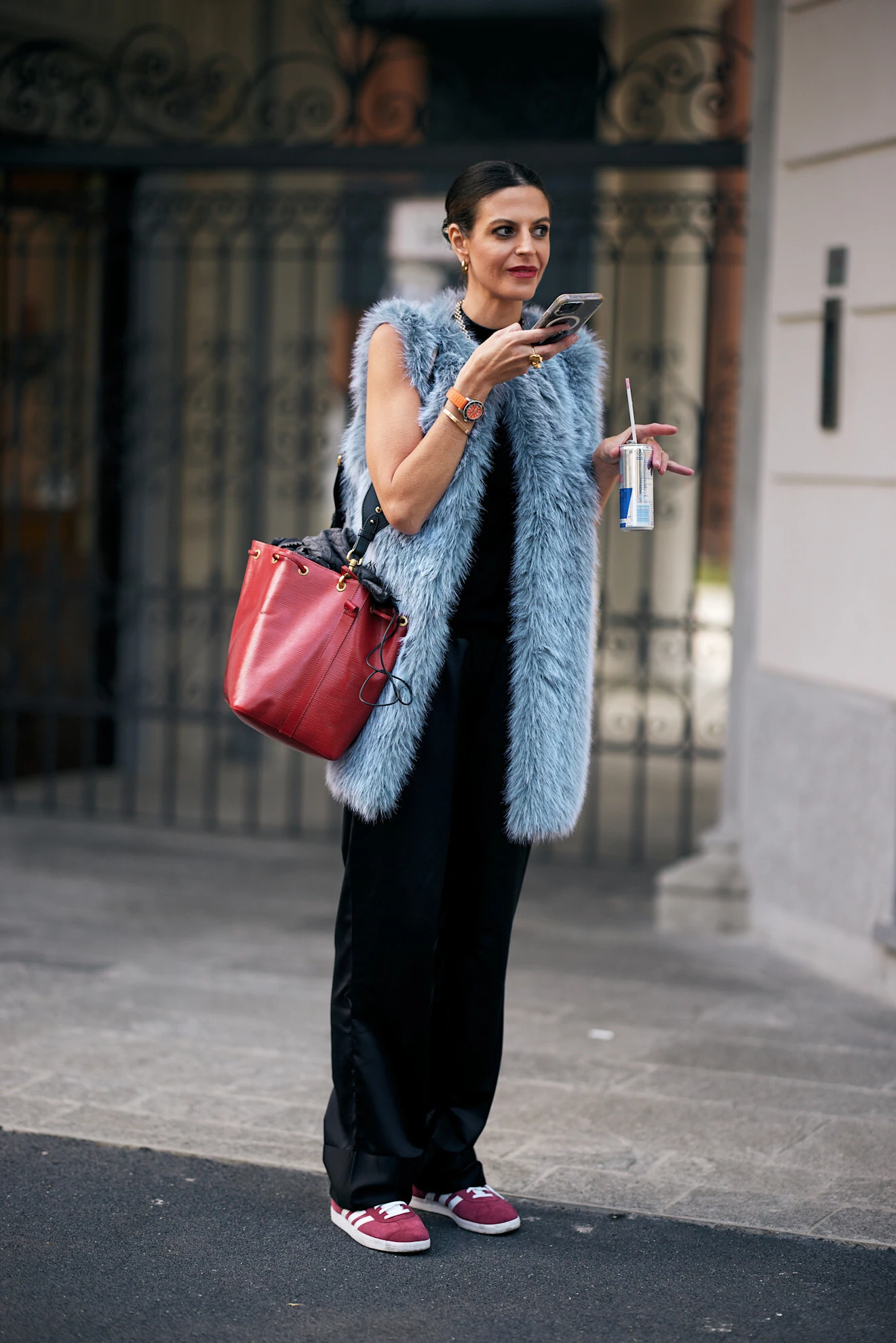 Бордові кросівки: Ваш універсальний вибір для весняного сезону 20262