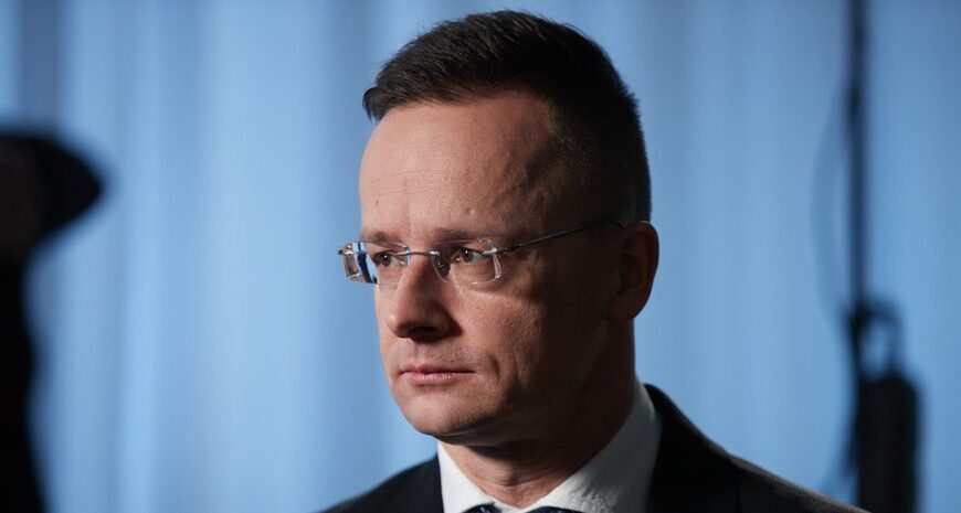 Сіярто розкриває деталі розмов з Лавровим після засідань Ради ЄС