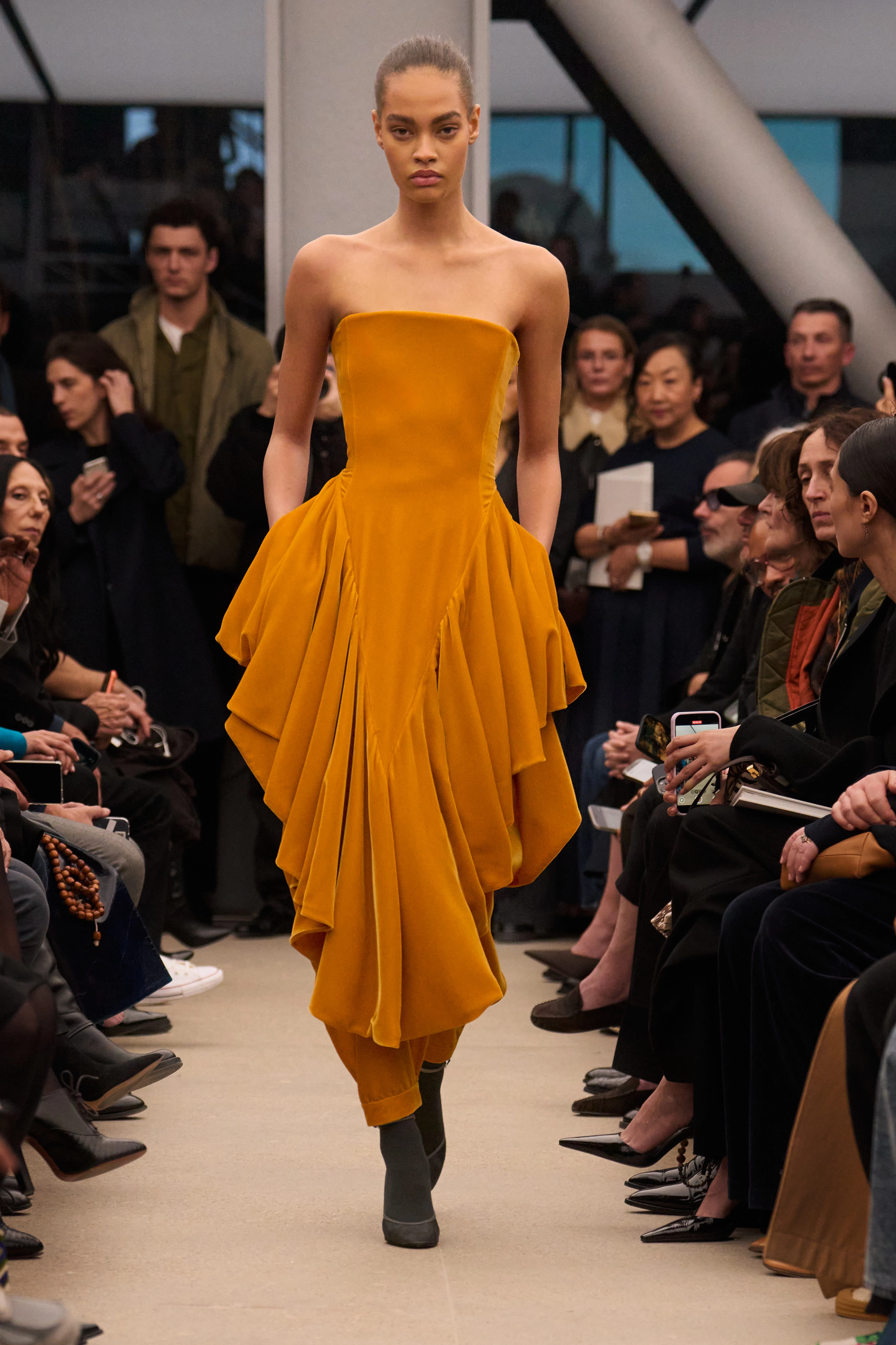 Пітер Мюльє залишає Alaïa: прощальні штрихи дизайнера7