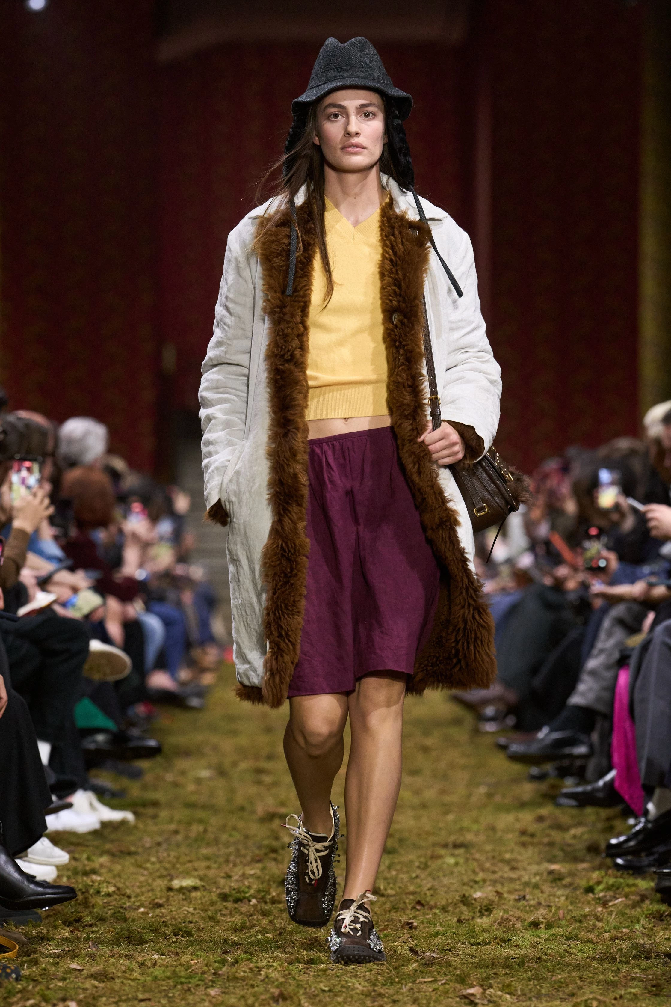 Miu Miu 2026/2027: Міучча Прада розкриває філософію мінімалізму у новій колекції9