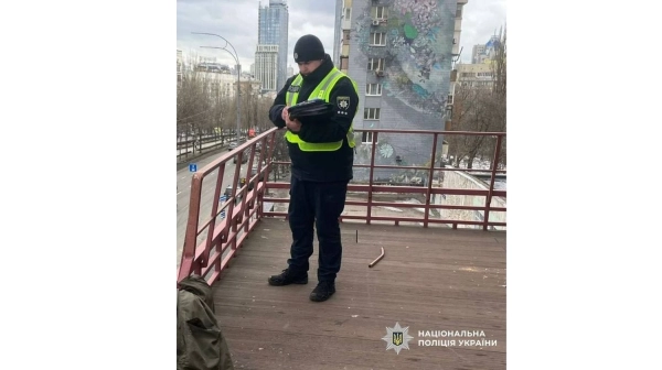 Чоловік скоїв самогубство, вистрибнувши з 23-го поверху в Києві