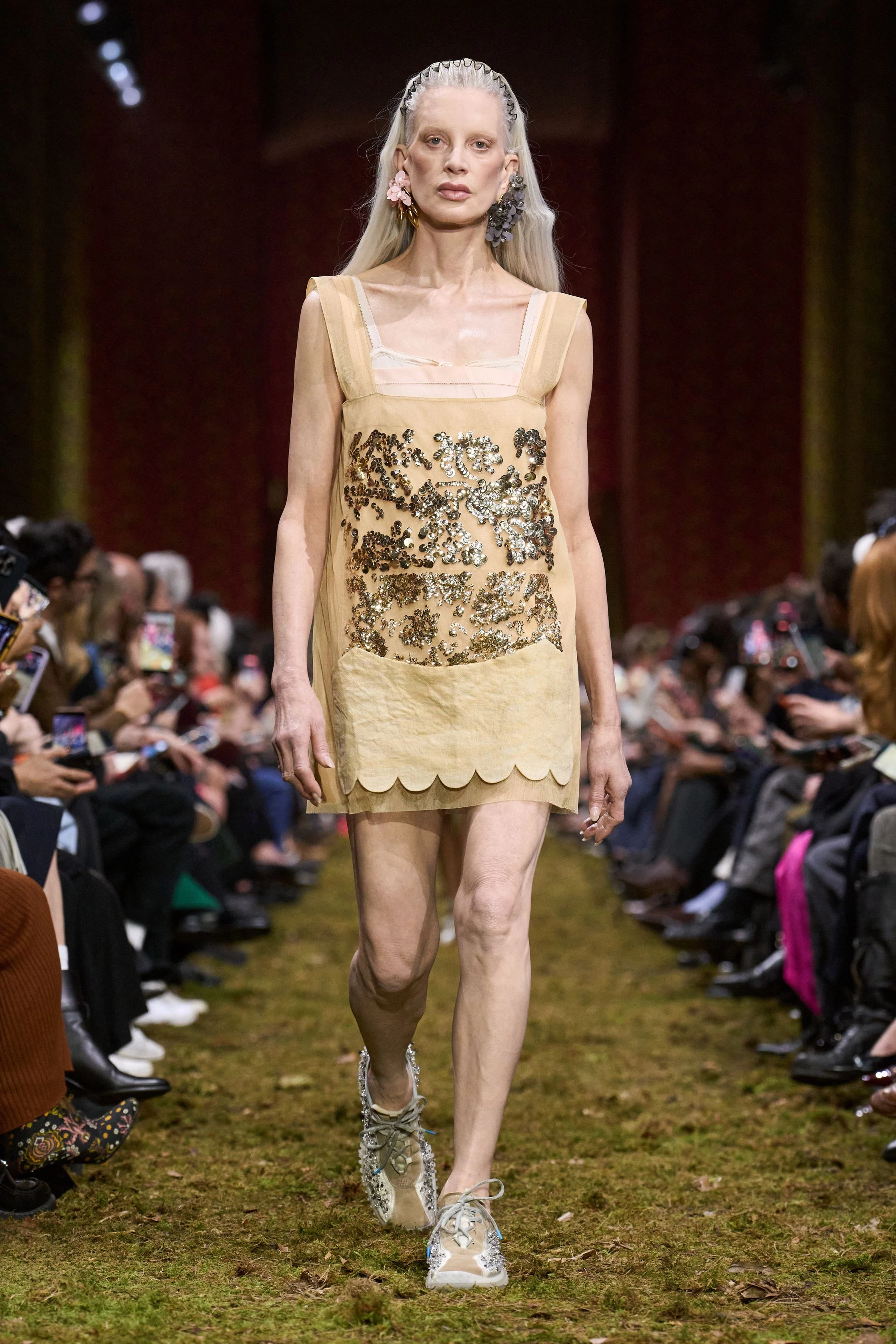 Miu Miu 2026/2027: Міучча Прада розкриває філософію мінімалізму у новій колекції16