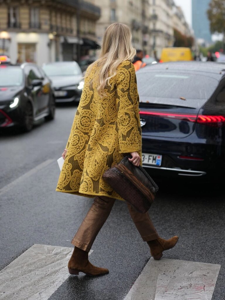 Замшеві ботильйони: знайди свій ідеальний стильний образ 12 Замшеві ботильйони: знайди свій ідеальний стильний образ 11