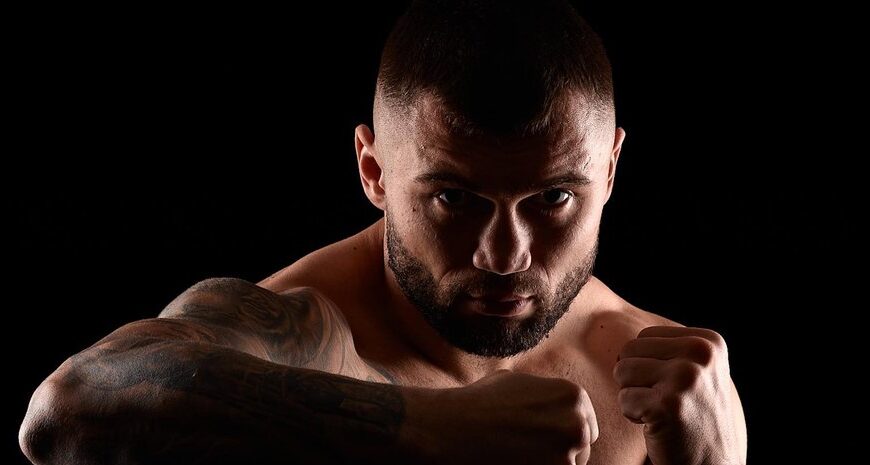 Головна 119 Боксер Максим Продан: від рингу до конвеєра на заводі в…