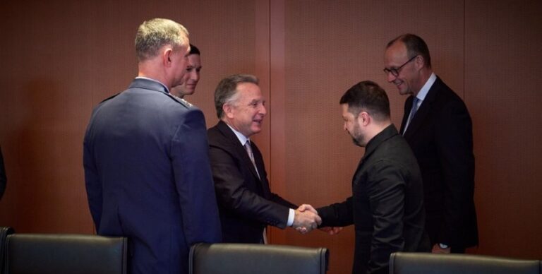 Тристоронні переговори РФ, США та України: команда Трампа анонсує значні здобутки 2