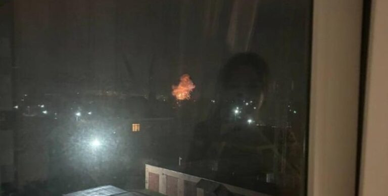 Удар по Таганрогу: комбінована атака пошкодила десятки будинків – опубліковано відео 18 Удар по Таганрогу: комбінована атака пошкодила десятки будинків – опубліковано відео 11