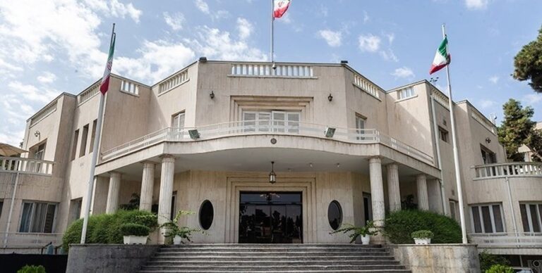 ЦАХАЛ атакував резиденцію Масуда Пезешкіана: перші кадри удару 16 ЦАХАЛ атакував резиденцію Масуда Пезешкіана: перші кадри удару 15