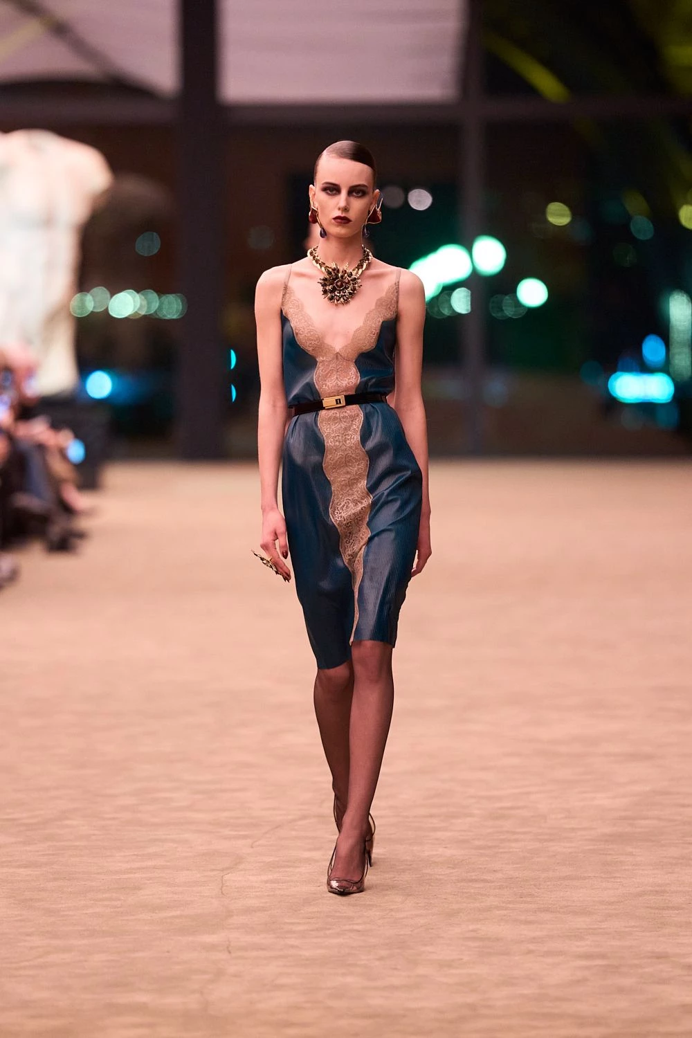 Saint Laurent розкриває сексуальність і строгість у колекції осінь-зима 2026/20278