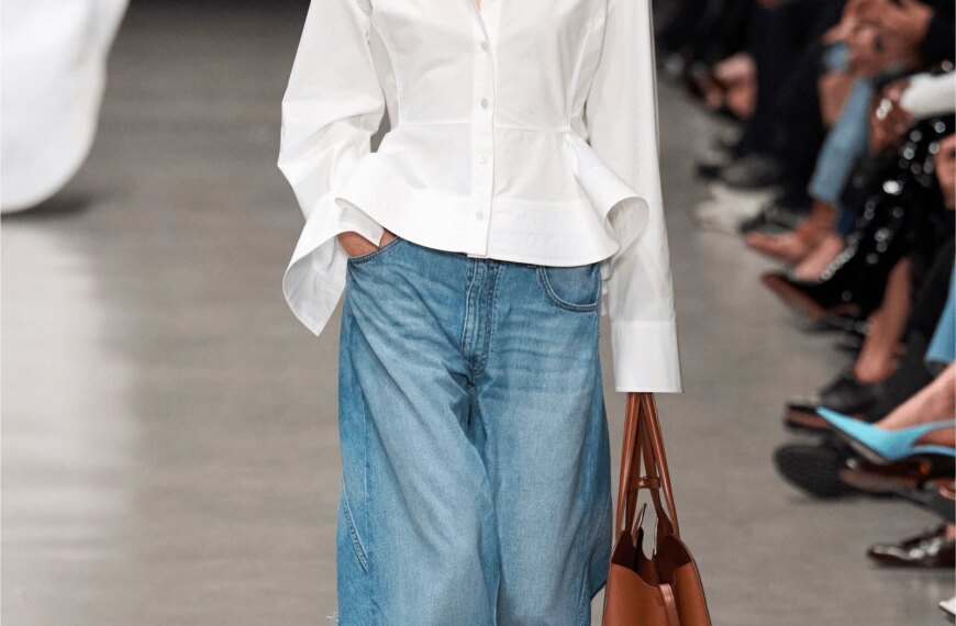 Створюй стильний міський образ: джинси та білий топ — твоя весняно-літня формула&hellip;