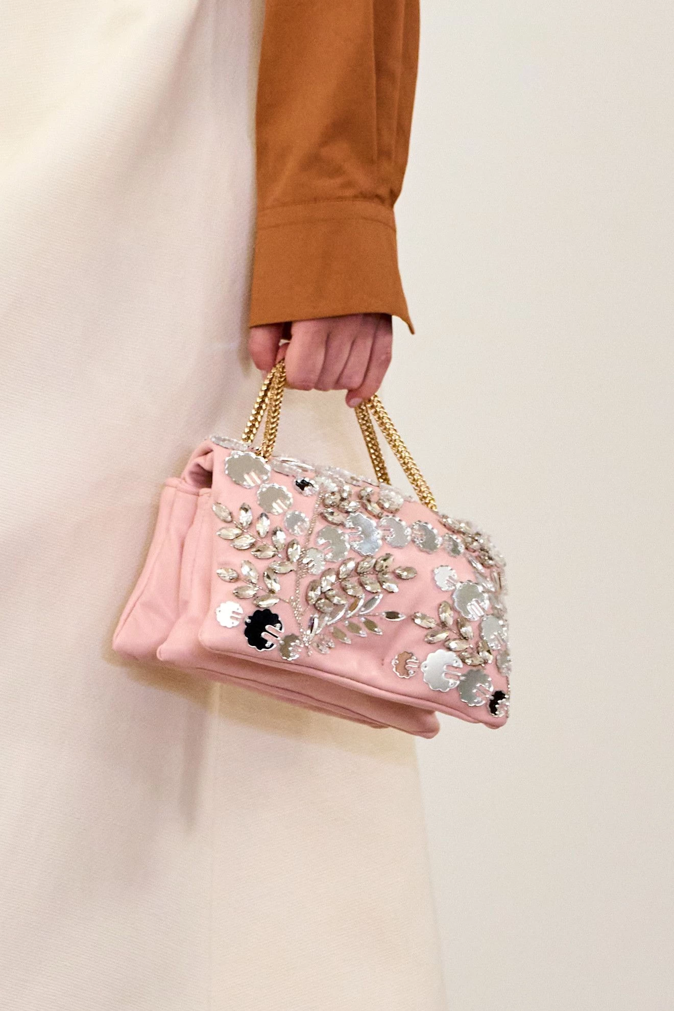 Giambattista Valli весна-літо 2026. Launchmetrics.com/spotlight6