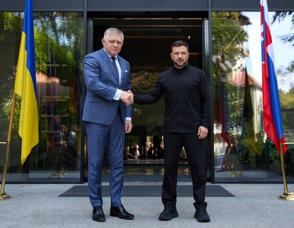 Головна 83 Україна кличе Фіцо: Зеленський запропонував дати для зустрічі 6 або…