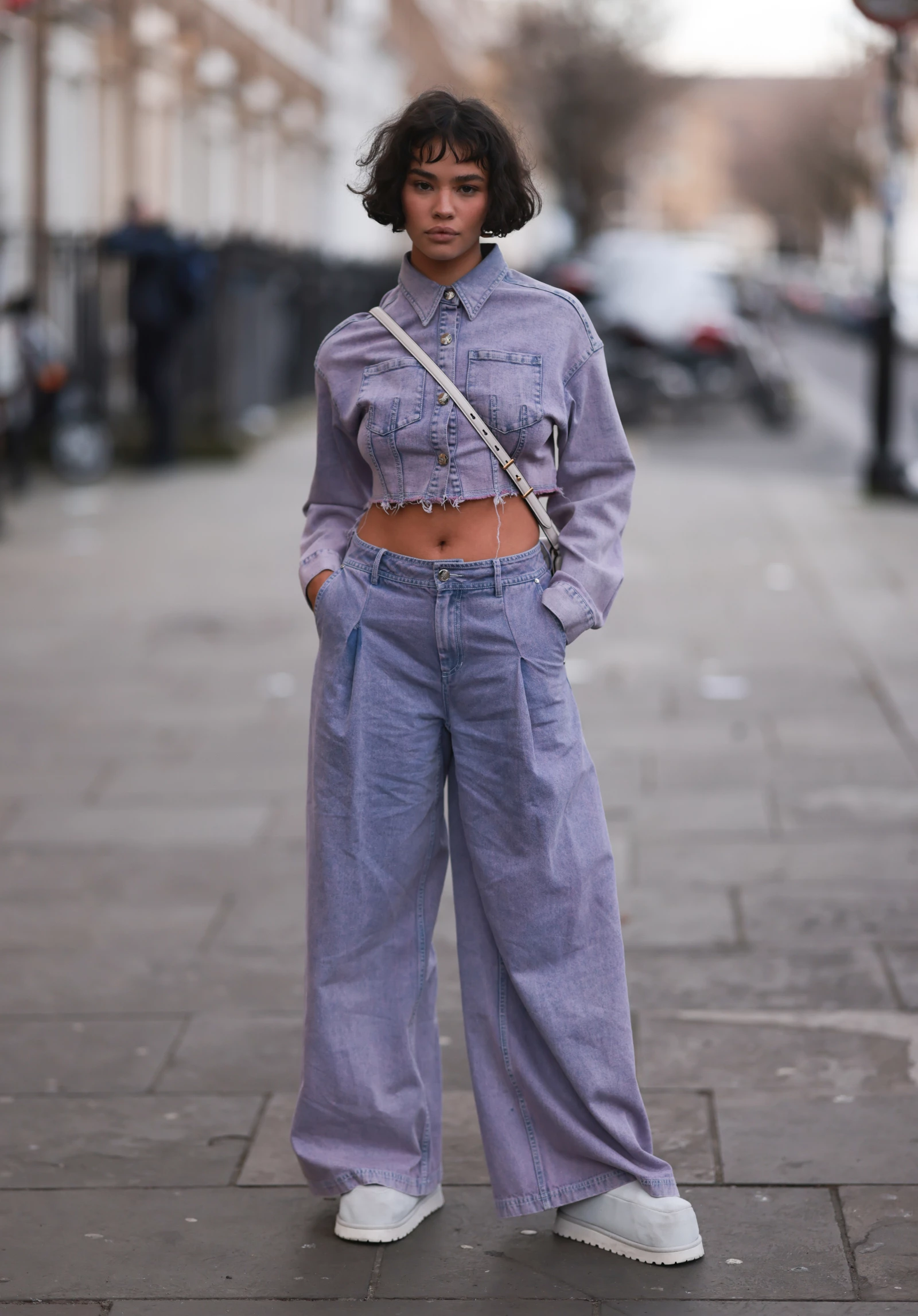 Бузкові джинси – новий хіт 2026: 4 модні відтінки, що витісняють синій денім0