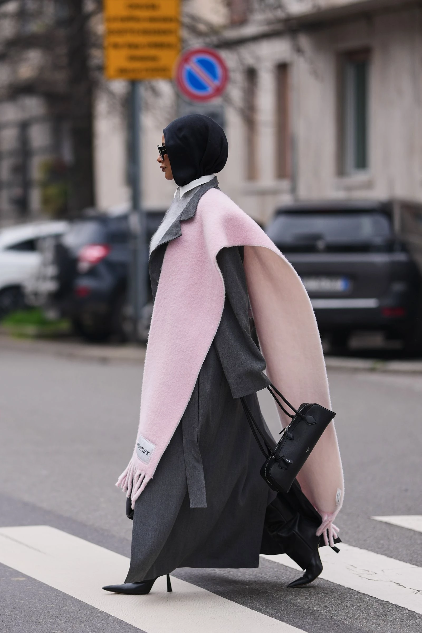 10 суконь з Тижня моди в Мілані, які стануть головними it-bag 2026 року8